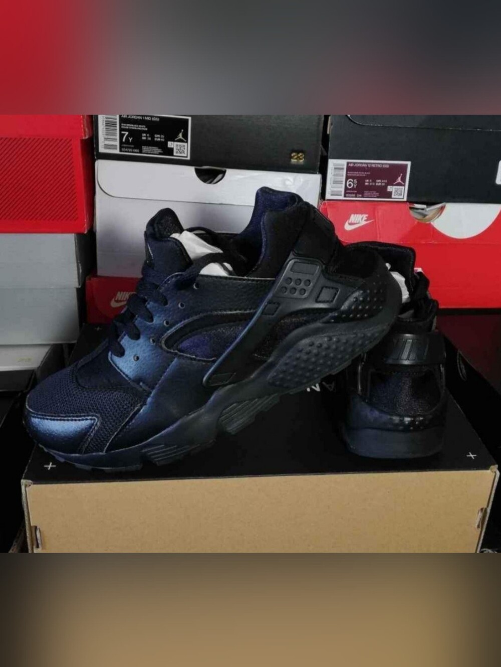 Nike air HUARACHE women US size 7 mint Condition "Used Item No Box"